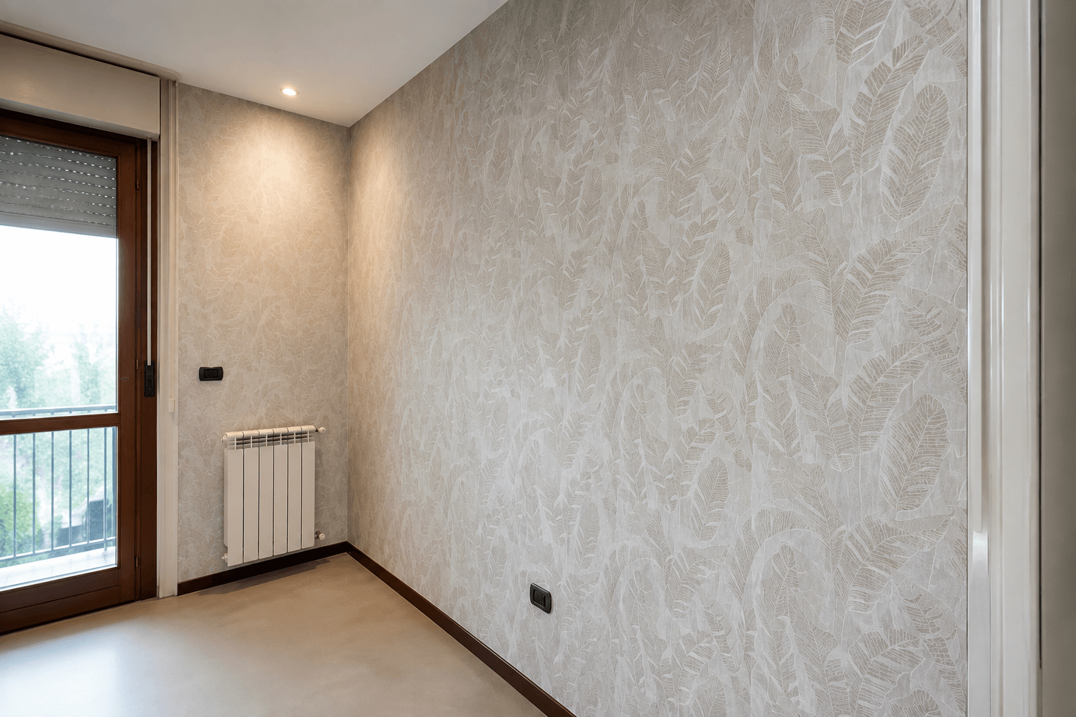 Parete decorata con carta da parati